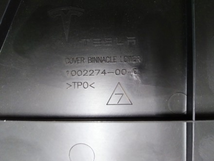 Козырек малого монитора нижний Tesla model X S REST 1008500-00-D
Доставка по Ук. . фото 4