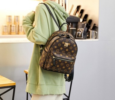 
Стильный женский городской рюкзак на плечи в стиле Луи Витон качественный и мод. . фото 6