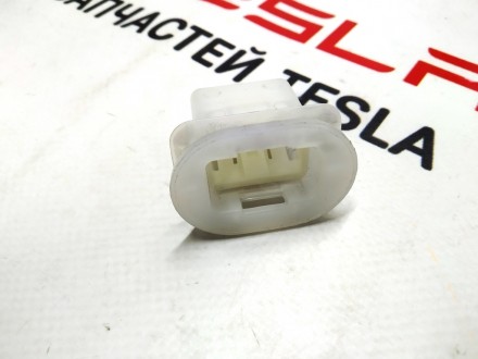 Защелка крепления спинки сидений 2-го ряда малая Tesla model S, model S REST 101. . фото 4