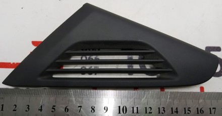 Накладка боковая панели крепления дефлекторов правая Tesla model X 1047162-00-B
. . фото 2