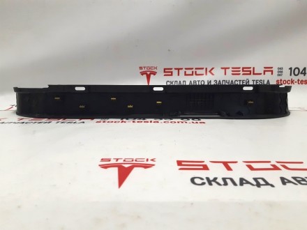 Накладка дверного проёма заднего левого нижняя пластик Tesla model X 1105138-00-. . фото 4
