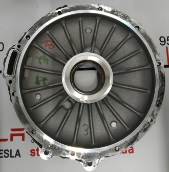 Крышка мотора со стопорными кольцами Tesla model S, model S REST 1006662-00-C
Д. . фото 3