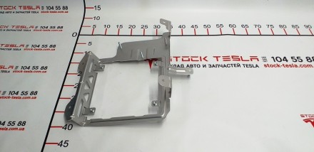 Крышка металлическая блока управления панорамным люком Tesla model S, model S RE. . фото 7