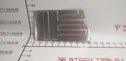 Крышка металлическая блока управления панорамным люком Tesla model S, model S RE. . фото 5