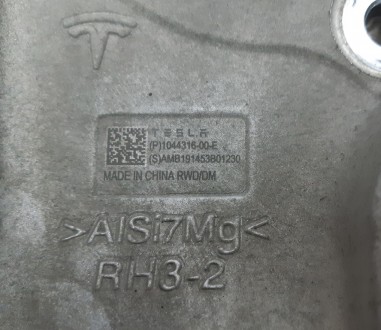 Шина высоковольтная контактора зарядки основной батареи Tesla model 3 1095145-00. . фото 4