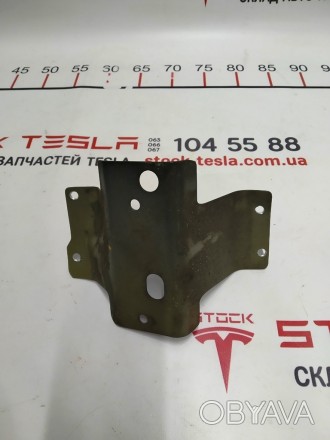 Четверть задняя правая палень крепления подкрылка Tesla model S 1023846-S0-A
До. . фото 1