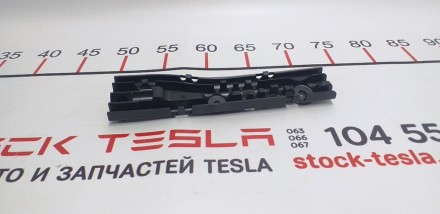 Кронштейн крепления дренажной трубки правая сторона Tesla model S, model S REST . . фото 2