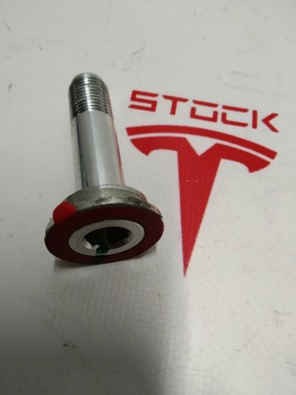 Болт (втулка)  крепления корпуса металлического высоковольтной батареи Tesla mod. . фото 2