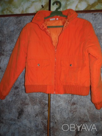 Продам куртку короткую на змейке, оранжевого цвета с карманами, весна-осень.
Ра. . фото 1