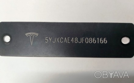 Табличка с VIN кодом под лобовым стеклом Tesla model X P 100 D 1035217-S0-A
Дос. . фото 1
