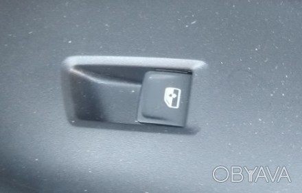 Управление стеклоподъемником задний левый VW Jetta USA 2019
Код запчасти —. . фото 1
