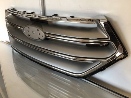 
Решітка радіатора центральна Ford Edge 2015-2018 срібло / хром без камери 
Код . . фото 4