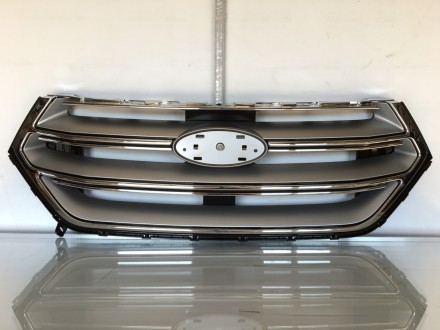 
Решітка радіатора центральна Ford Edge 2015-2018 срібло / хром без камери 
Код . . фото 2