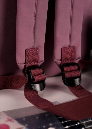 Рюкзак изготовлен из текстиля
Рюкзак имеет два отдела на молнии и карман, на фас. . фото 4