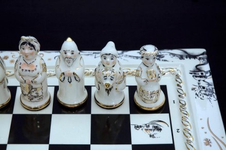 Предлагаем вашему вниманию подарочные шахматы из фарфора
 по мотивам Н. В. Гого. . фото 5