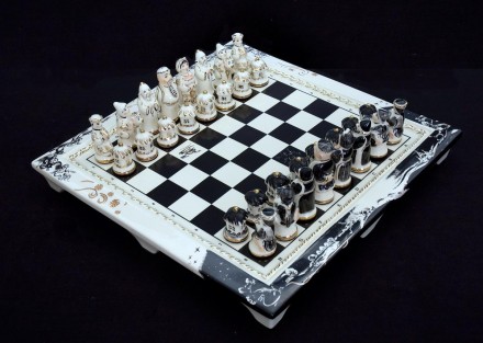 Предлагаем вашему вниманию подарочные шахматы из фарфора
 по мотивам Н. В. Гого. . фото 7