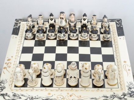 Предлагаем вашему вниманию подарочные шахматы из фарфора
 по мотивам Н. В. Гого. . фото 2