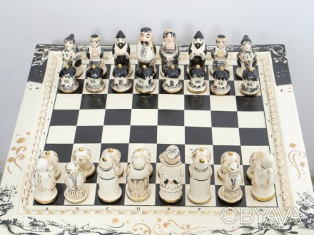 Предлагаем вашему вниманию подарочные шахматы из фарфора
 по мотивам Н. В. Гого. . фото 1