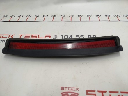 Повторитель стоп сигнала полки багажного отсека Tesla model 3 1077405-00-F
Дост. . фото 2
