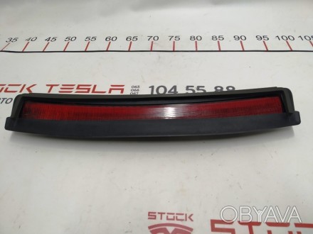 Повторитель стоп сигнала полки багажного отсека Tesla model 3 1077405-00-F
Дост. . фото 1