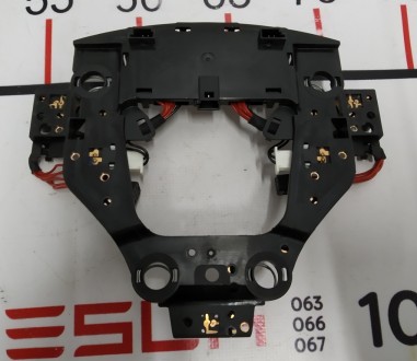 Модуль управления подушки безопасности водителя Tesla model S 306745585-AB
Дост. . фото 3