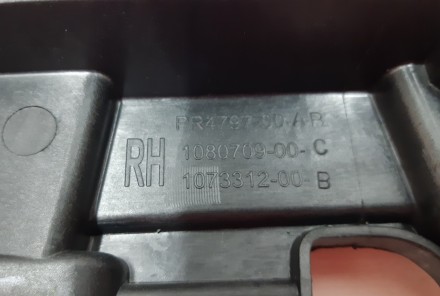 Направляющая панели багажного отделения правая Tesla model X 1080709-00-C
Доста. . фото 4