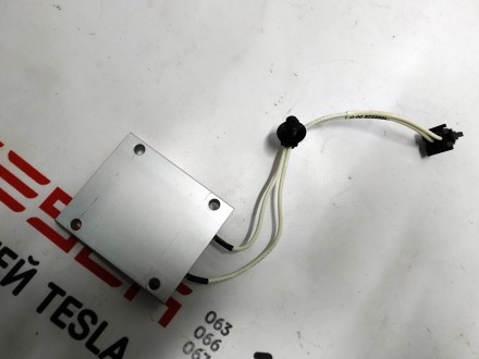 Элемент Пельтье (радиатор) высоковольтной батареи на авто Tesla. Специальный ком. . фото 4