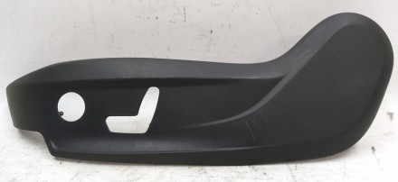 Накладка декоративная сиденья водителя нижняя левая с повреждением Tesla model S. . фото 2