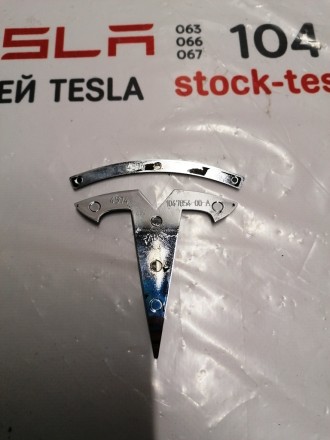 Эмблема "Т" крышки багажника Tesla model X 1047854-00-A
Доставка по У. . фото 4