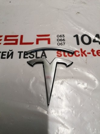 Эмблема "Т" крышки багажника Tesla model X 1047854-00-A
Доставка по У. . фото 3