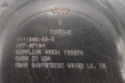 Крышка пружинной подвески задней левая с повреждением Tesla model 3 1111302-00-B. . фото 4
