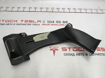 Колено воздуховода системы кондиционирования 2-го ряда сидений Tesla model 3 109. . фото 4