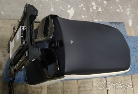 Облицовка стойки C нижняя правая PUR GREY с повреждением Tesla model S 1008334-0. . фото 1