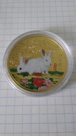 Сувенірна монета Рік кролика. Монета нова. Капсула не відкривалася. Розмір: 40*3. . фото 2