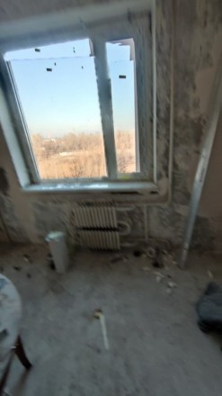 Состояние после строителей 
Туалет обьединен с ванной, снесена перегородка комна. . фото 4