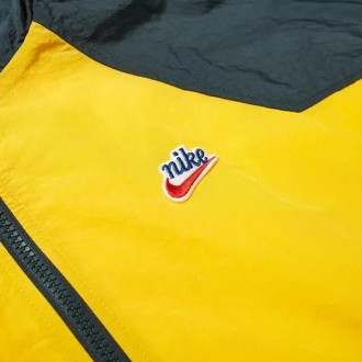 
Вітровка Nike Heritage Windrunner Signature Jacket•Продумана та практична непро. . фото 9