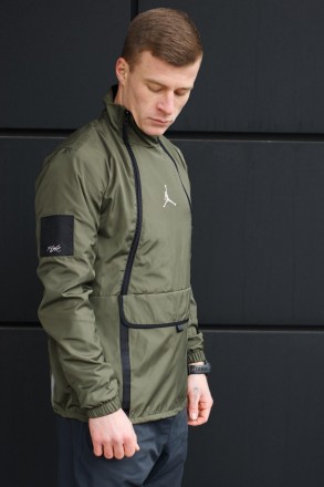 
Опис:Вітровка Air Jordan Tech Jacket•Продумана та практична непромокаюча вітров. . фото 10