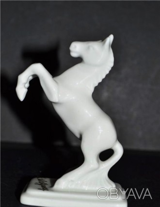 Винтажная статуэтка «Белая лошадь»