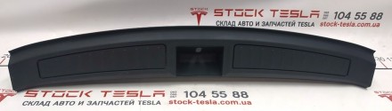 Отделка багажника пластик (под замок) в сборе (с повреждением) Tesla model S 101. . фото 3