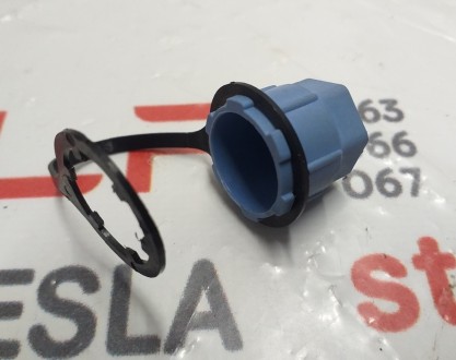 Крышка клапана трубопровода кондиционера R134A синяя Tesla model 3 1092156-00-V
. . фото 2