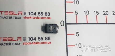 Фонарь подсветки салона передний лев. прав. Tesla model S, model S REST 1046533-. . фото 1