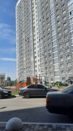 Срочно , трёхкомнатная , ЖК Ревуцкий , метро Харьковская.. Киев. фото 1 Срочно , трёхкомнатная , ЖК Ревуцкий , метро Харьковская.. Киев. фото 1