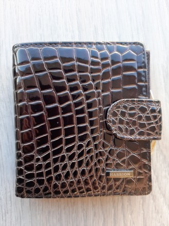 Женский кожаный кошелек Hassion

Кожа + лакированное покрытие
Рамер 10 Х 9.5 . . фото 2