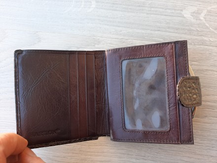 Женский кожаный кошелек Hassion

Кожа + лакированное покрытие
Рамер 10 Х 9.5 . . фото 4