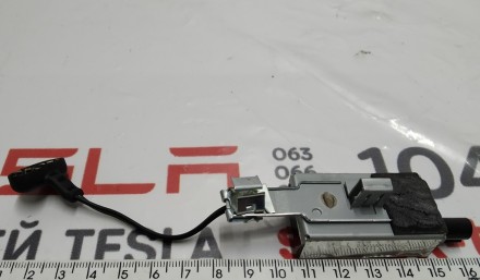 Антена-усилитель FM2 - NA EU APAC (левая) Tesla model S, model S REST 1004793-00. . фото 3