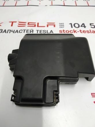 Стекло крыла заднего правого (форточка) Tesla model X 1034907-80-F
Доставка по . . фото 6