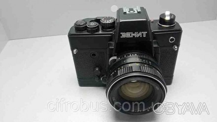 Зеніт-19 — масовий радянський малоформатний однооб'єктивний дзеркальний фотоапар. . фото 1