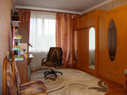 Продам хорошу 4-кімнатну двосторонню квартиру в совмінівському будинку 1990 року. Печерск. фото 13