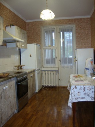 Продам хорошу 4-кімнатну двосторонню квартиру в совмінівському будинку 1990 року. Печерск. фото 15