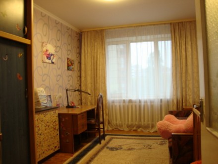 Продам хорошу 4-кімнатну двосторонню квартиру в совмінівському будинку 1990 року. Печерск. фото 9